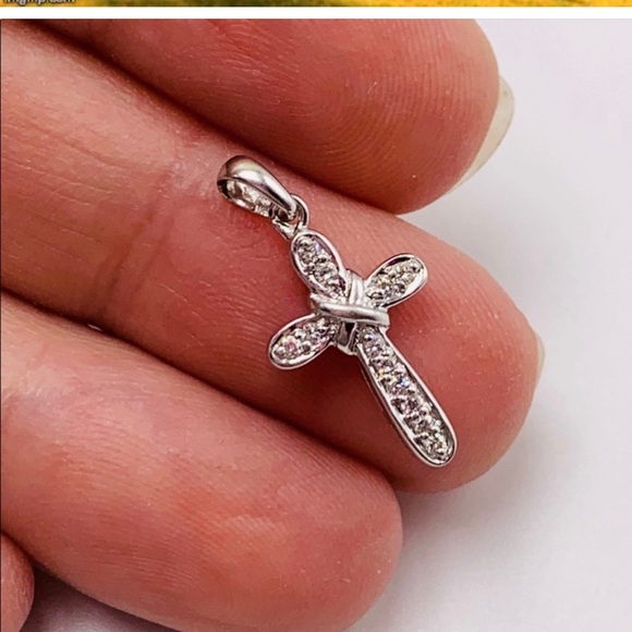 ✨14K White Gold Cross Pendant - Picture 9 of 10